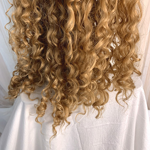 NAGU UUS! Parukas "Curly Golden Blonde" Lace Front 60cm (3 foto / 4)