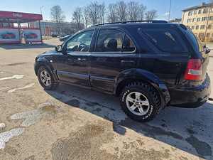 Kia Sorento 2.5 (4 foto / 8)
