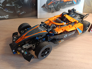 LEGO Technic NEOM McLaren Formula (1 foto / 5)