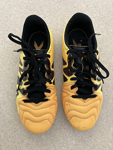 Газонные бутсы adidas, размер 35 (3 фото из 5)
