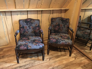 Kaks restaureeritud tugitooli (1 foto / 3)