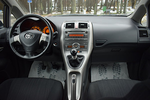 Autorent Toyota Auris (10 foto / 10)
