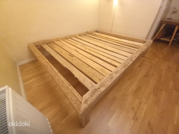 Кровать из массива дерева (фото #1)