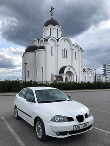 Seat Cordoba 1.4 74KW (3 foto / 11)
