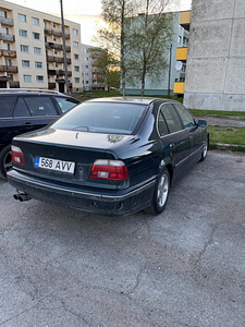 BMW 523i (3 фото из 5)
