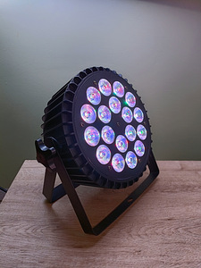 U King B117 RGBW 180W LED par lavavalgusti (4 foto / 10)