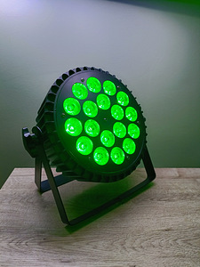 U King B117 RGBW 180W LED par lavavalgusti (8 foto / 10)