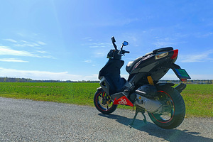 2015 Aprilia sr 50 r (8 foto / 10)