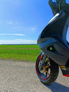 2015 Aprilia sr 50 r (9 foto / 10)