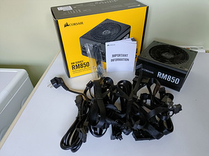 Corsair RM Series™ RM850 80+ Gold toiteplokk (9 foto / 10)