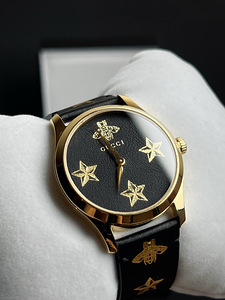 GUCCI G-Timeless Black Dial Black Leather Ladies Watch (1 foto / 7)