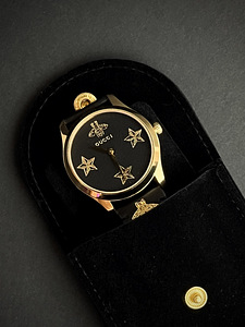 GUCCI G-Timeless Black Dial Black Leather Ladies Watch (4 foto / 7)