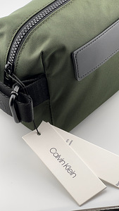 Calvin Klein Nastro Logo meeste kosmeetikakott (2 värvi) (4 foto / 10)