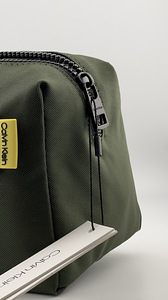Calvin Klein Nastro Logo meeste kosmeetikakott (2 värvi) (5 foto / 10)