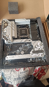 Emaplaat ASRock x670e Steel Legend, mitte töötav (1 foto / 1)