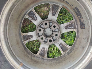 Nissan veljed koos Nokian naastrehvidega. R17 265/65/17 (8 foto / 10)