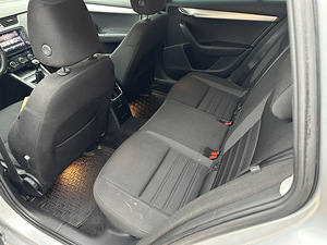 Skoda Octavia (9 фото из 10)