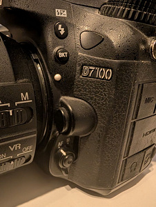 Nikon D7100 — корпус DSLR (2 фото из 5)