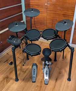 Alesis Nitro Mesh Kit - elektrooniline trummikomplekt (1 foto / 5)