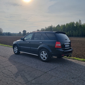 Kia Sorento 2007 (7 foto / 10)