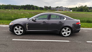 Jaguar XF V8 Supercharged (2 foto / 13)