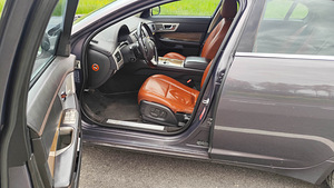 Jaguar XF V8 Supercharged (9 foto / 13)