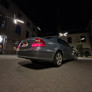 Mercedes-Benz E 320 4 Matic Avantgarde 3.2 165kW (3 foto / 12)