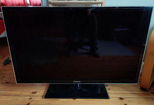 LCD teler Samsung 40" UE40D5000PW (3 foto / 4)