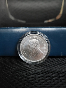 1 oz Austraalia känguru ja Lõuna-Aafrika Krugerrand hõbemünt (8 foto / 10)