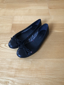 Kingad Tommy Hilfiger s40 (1 foto / 2)