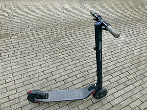 Elektritõukeratas Ninebot Kickscooter ES2 (1 foto / 6)