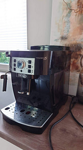 Delonghi magnifica S (1 foto / 3)