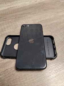 iPhone SE 2020 128GB (2 foto / 3)