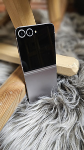 Samsung Z Flip 6 512GB Silver (1 foto / 6)