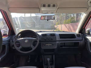 Skoda Fabia 2009 (6 foto / 8)