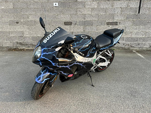 SUZUKI GSX-R 1000 (2 foto / 5)