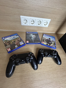 PS4 Pro + 2 dualshocks + 3 games (2 фото из 2)
