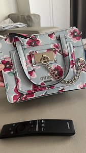 Сумка Guess (4 фото из 5)