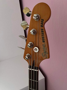 Squier Mustang Bass (2 foto / 7)