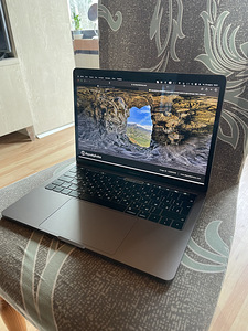 MacBook Pro 13 дюймов, 2018 г., сенсорная панель