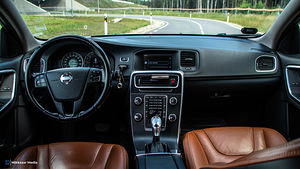 Volvo V60 2012 (9 фото из 12)