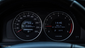 Volvo V60 2012 (12 фото из 12)