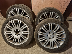 R18 265/35 , 245/40