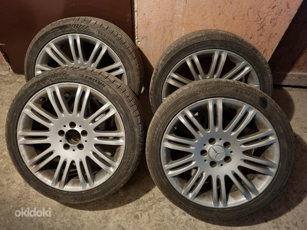 R18 265/35 , 245/40