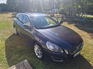 Volvo V60 summum 2.0 d4 120kw (1 foto / 8)