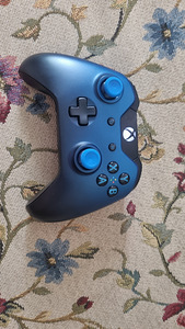 Xbox one оригинальный контроллер (1 фото из 4)