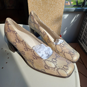 Uued Betty Barclay nahast kingad, suurus 41 (6 foto / 10)