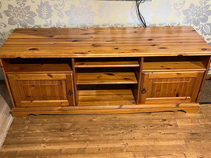 Täispuidust TV alus, kummut, riiul (2 foto / 4)