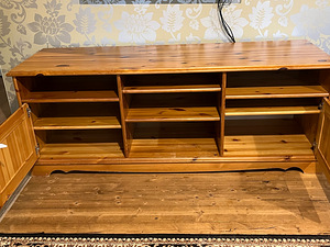 Täispuidust TV alus, kummut, riiul (4 foto / 4)