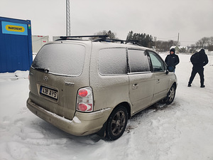 Hyundai TRAJET kaks autot restaureerimiseks (5 foto / 6)